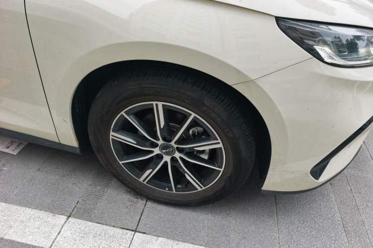 Used BYD Seal 06 New Energy 2024 DM-i 120KM Prestige Model Right Front Wheel Hub