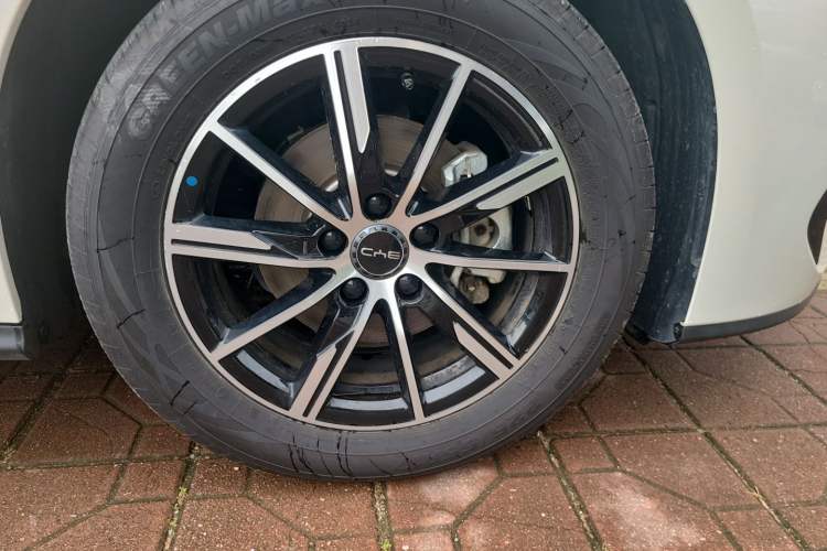 Used BYD Seal 06 New Energy 2024 DM-i 80KM Prestige Model Right Front Wheel Hub