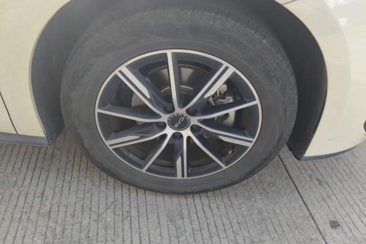 Used BYD Seal 06 New Energy 2024 DM-i 80KM Prestige Model Right Front Wheel Hub