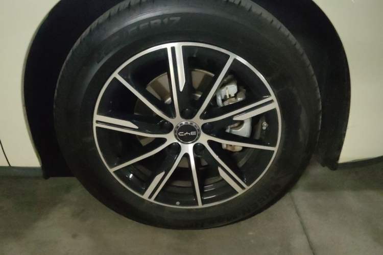 Used BYD Seal 06 New Energy 2024 DM-i 80KM Prestige Model Right Front Wheel Hub