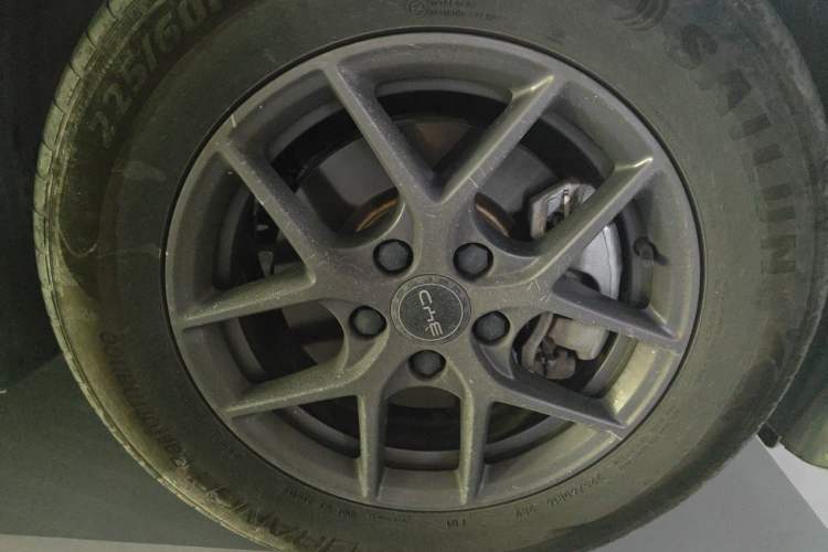 Used BYD Seal 06 New Energy 2024 DM-i 80KM Luxury Model Right Front Wheel Hub