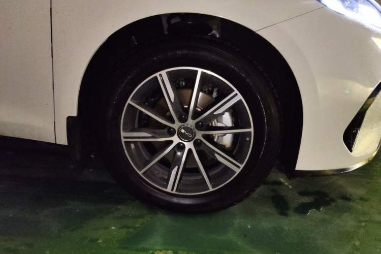 Used BYD Seal 06 New Energy 2024 DM-i 120KM Prestige Model Right Front Wheel Hub