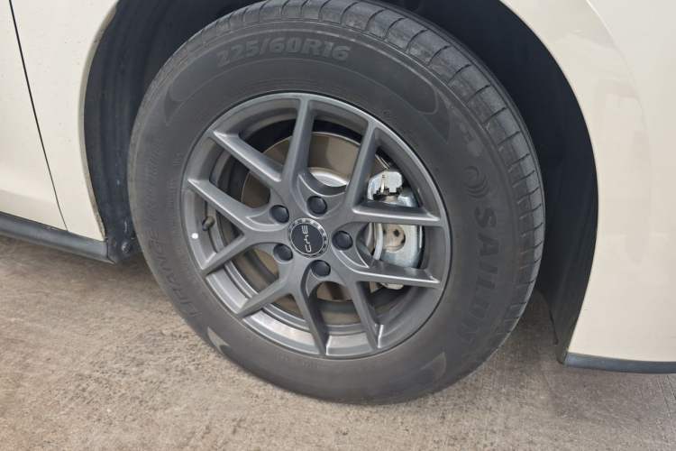 Used BYD Seal 06 New Energy 2024 DM-i 80KM Luxury Model Right Front Wheel Hub