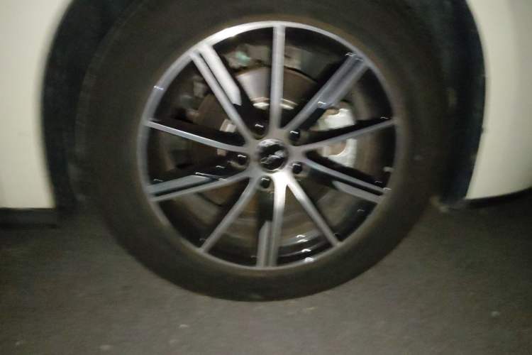 Used BYD Seal 06 New Energy 2024 DM-i 120KM Prestige Model Right Front Wheel Hub