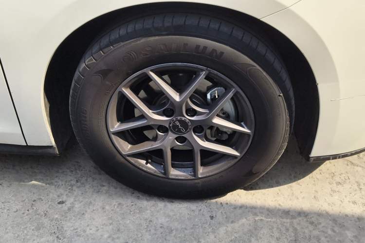 Used BYD Seal 06 New Energy 2024 DM-i 80KM Luxury Model Right Front Wheel Hub