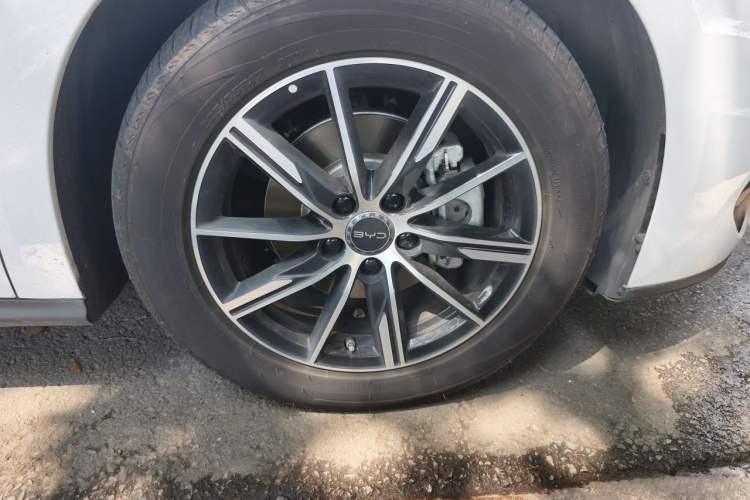 Used BYD Seal 06 New Energy 2024 DM-i 80KM Prestige Model Right Front Wheel Hub