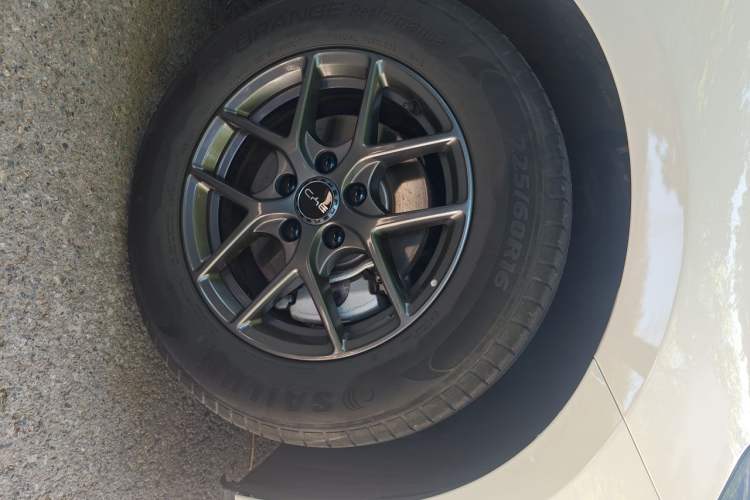 Used BYD Seal 06 New Energy 2024 DM-i 80KM Luxury Model Right Front Wheel Hub