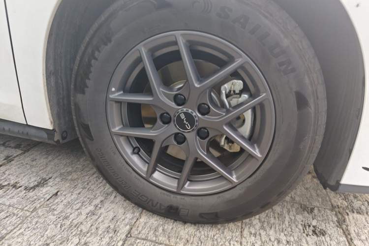 Used BYD Seal 06 New Energy 2024 DM-i 80KM Luxury Model Right Front Wheel Hub