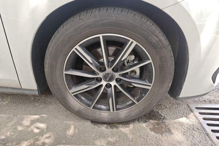 Used BYD Seal 06 New Energy 2024 DM-i 80KM Prestige Model Right Front Wheel Hub