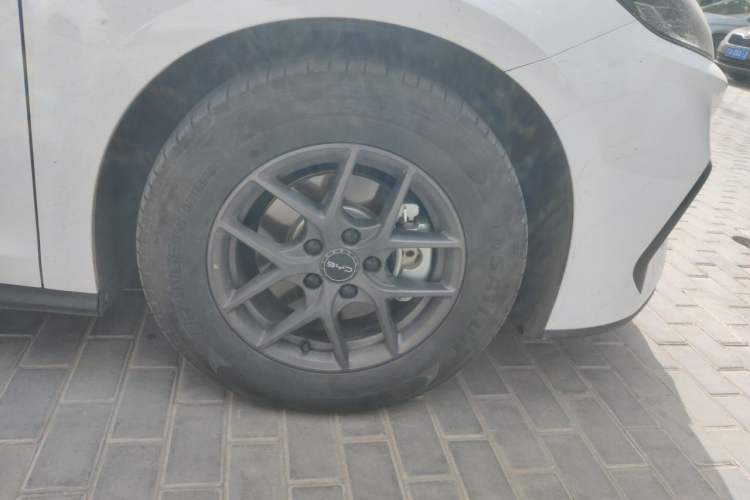 Used BYD Seal 06 New Energy 2024 DM-i 80KM Luxury Model Right Front Wheel Hub