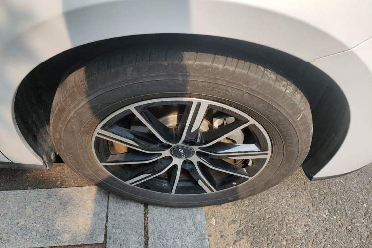 Used BYD Seal 06 New Energy 2024 DM-i 80KM Prestige Model Right Front Wheel Hub