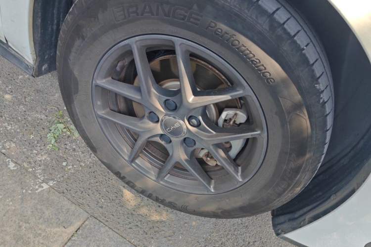 Used BYD Seal 06 New Energy 2024 DM-i 80KM Luxury Model Right Front Wheel Hub