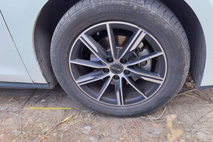 Used BYD Seal 06 New Energy 2024 DM-i 120KM Prestige Model Right Front Wheel Hub