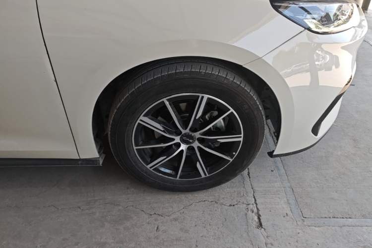 Used BYD Seal 06 New Energy 2024 DM-i 120KM Prestige Model Right Front Wheel Hub