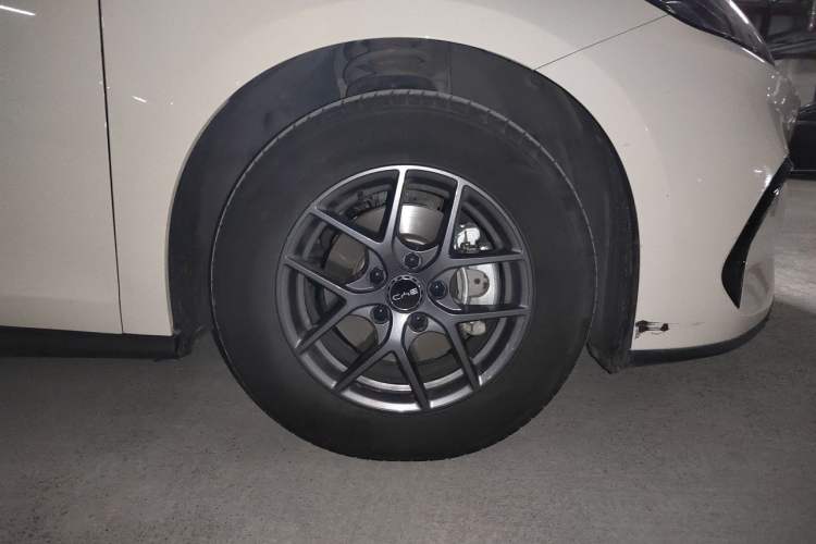 Used BYD Seal 06 New Energy 2024 DM-i 80KM Luxury Model Right Front Wheel Hub