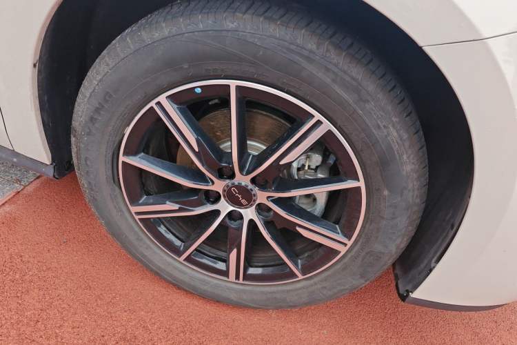 Used BYD Seal 06 New Energy 2024 DM-i 120KM Prestige Model Right Front Wheel Hub