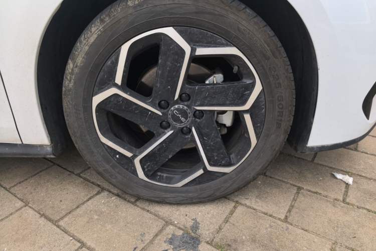 Used BYD Seal 06 New Energy 2024 DM-i 120KM Flagship Model Right Front Wheel Hub