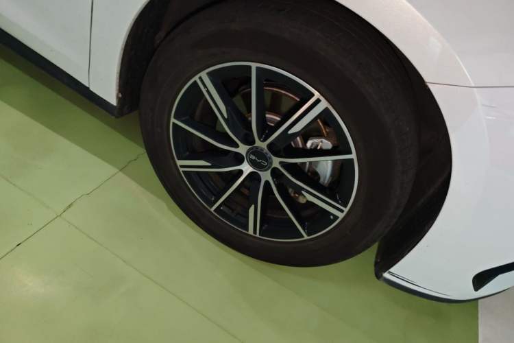 Used BYD Seal 06 New Energy 2024 DM-i 80KM Prestige Model Right Front Wheel Hub