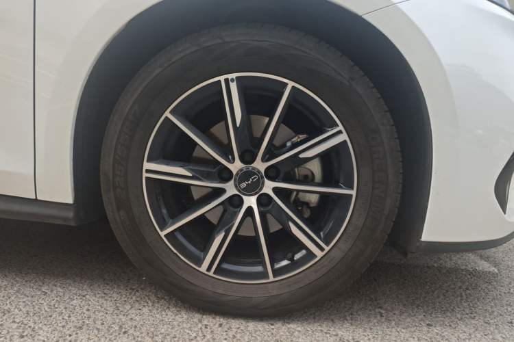 Used BYD Seal 06 New Energy 2024 DM-i 120KM Luxury Model Right Front Wheel Hub