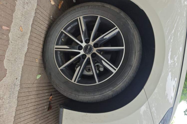 Used BYD Seal 06 New Energy 2024 DM-i 80KM Prestige Model Right Front Wheel Hub