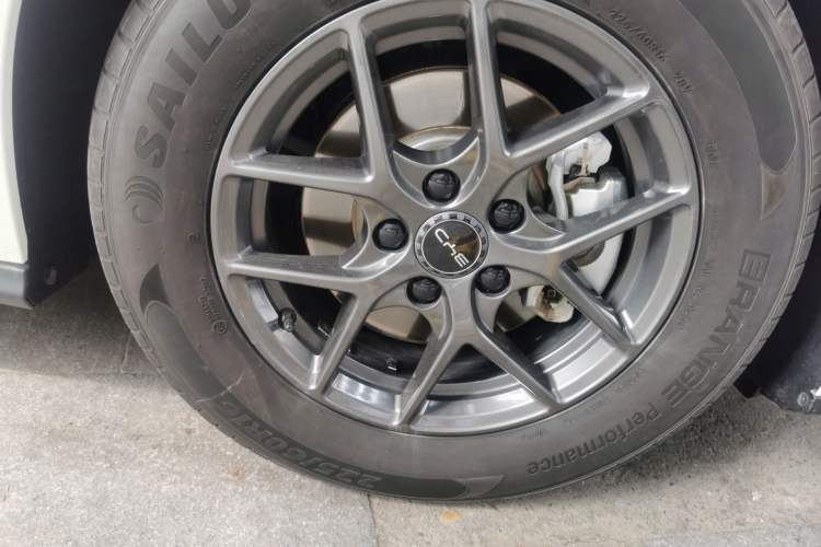 Used BYD Seal 06 New Energy 2024 DM-i 80KM Luxury Model Right Front Wheel Hub