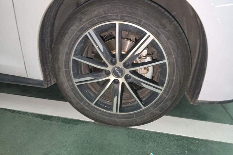 Used BYD Seal 06 New Energy 2024 DM-i 80KM Prestige Model Right Front Wheel Hub