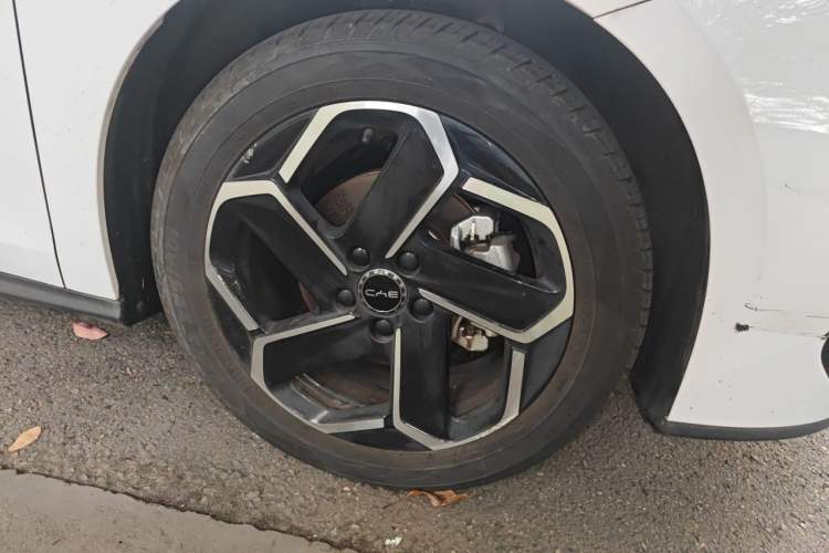 Used BYD Seal 06 New Energy 2024 DM-i 120KM Flagship Model Right Front Wheel Hub