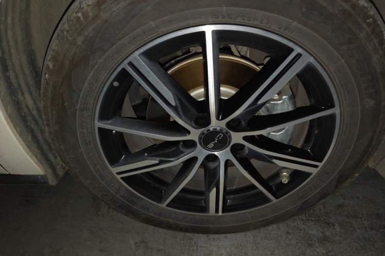 Used BYD Seal 06 New Energy 2024 DM-i 120KM Luxury Model Right Front Wheel Hub