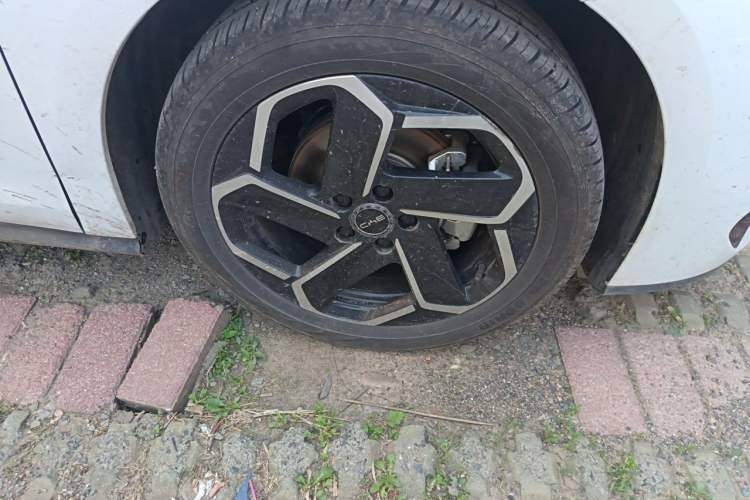 Used BYD Seal 06 New Energy 2024 DM-i 120KM Flagship Model Right Front Wheel Hub