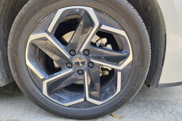 Used BYD Seal 06 New Energy 2024 DM-i 120KM Flagship Model Right Front Wheel Hub