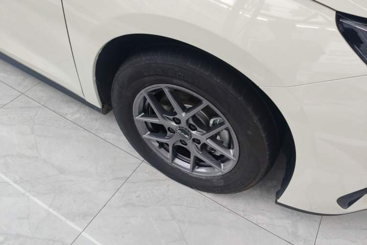 Used BYD Seal 06 New Energy 2024 DM-i 80KM Luxury Model Right Front Wheel Hub