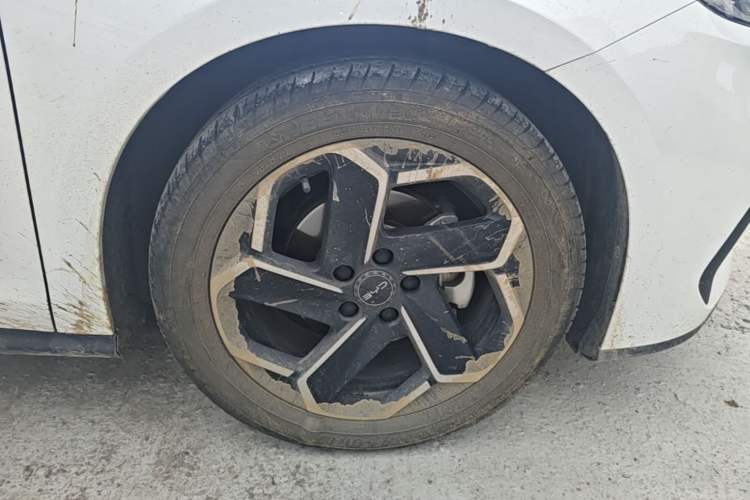 Used BYD Seal 06 New Energy 2024 DM-i 120KM Flagship Model Right Front Wheel Hub