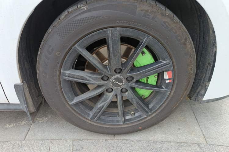 Used BYD Seal 06 New Energy 2024 DM-i 120KM Prestige Model Right Front Wheel Hub
