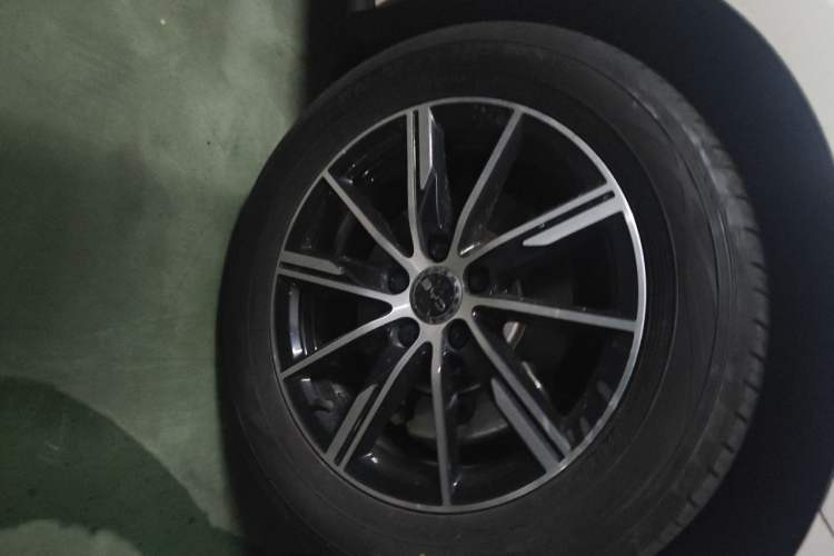 Used BYD Seal 06 New Energy 2024 DM-i 120KM Prestige Model Right Front Wheel Hub