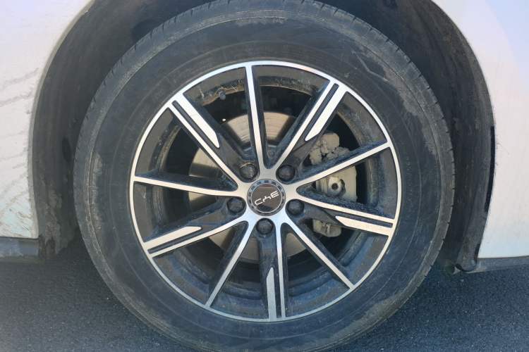 Used BYD Seal 06 New Energy 2024 DM-i 80KM Prestige Model Right Front Wheel Hub