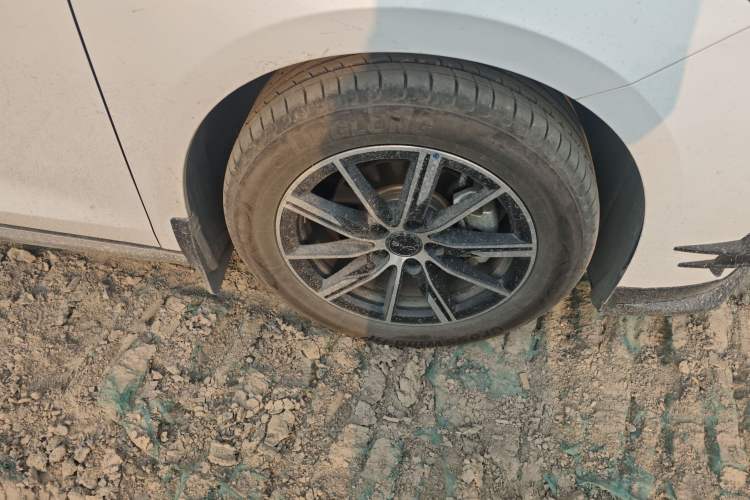 Used BYD Seal 06 New Energy 2024 DM-i 80KM Prestige Model Right Front Wheel Hub