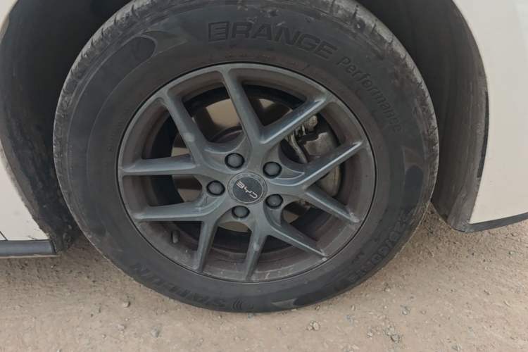 Used BYD Seal 06 New Energy 2024 DM-i 80KM Luxury Model Right Front Wheel Hub