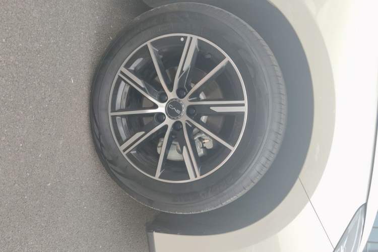 Used BYD Seal 06 New Energy 2024 DM-i 120KM Luxury Model Right Front Wheel Hub