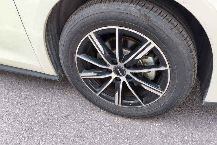 Used BYD Seal 06 New Energy 2024 DM-i 120KM Luxury Model Right Front Wheel Hub