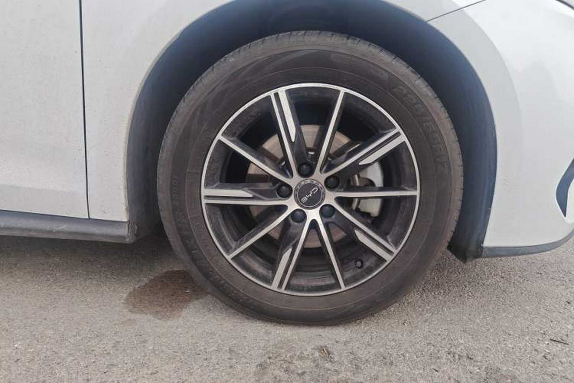 Used BYD Seal 06 New Energy 2024 DM-i 120KM Prestige Model Right Front Wheel Hub
