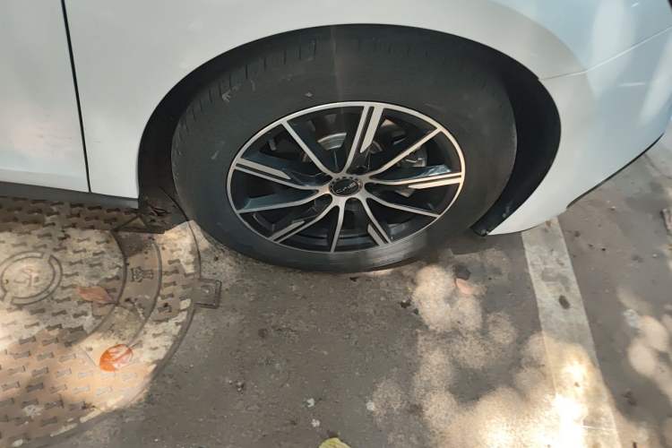 Used BYD Seal 06 New Energy 2024 DM-i 80KM Prestige Model Right Front Wheel Hub