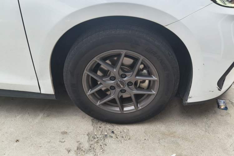 Used BYD Seal 06 New Energy 2024 DM-i 80KM Luxury Model Right Front Wheel Hub