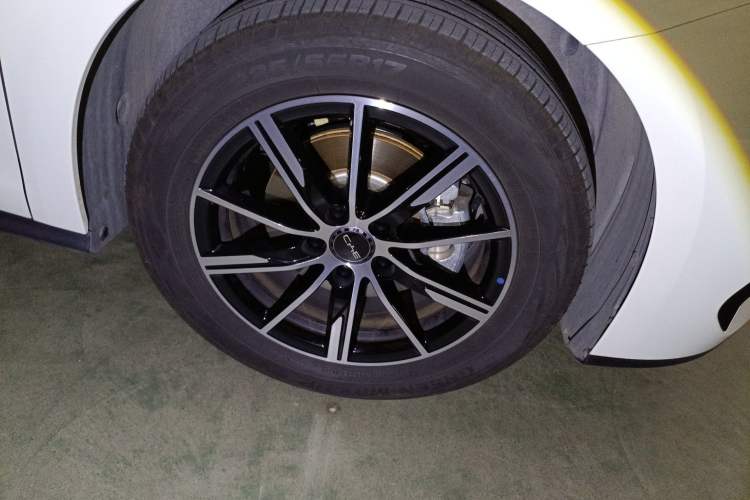 Used BYD Seal 06 New Energy 2024 DM-i 120KM Prestige Model Right Front Wheel Hub