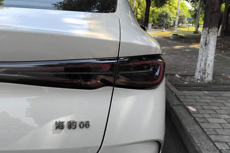 Used BYD Seal 06 New Energy 2024 DM-i 80KM Prestige Model Right Rear Taillight