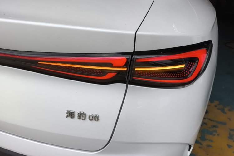 Used BYD Seal 06 New Energy 2024 DM-i 80KM Prestige Model Right Rear Taillight