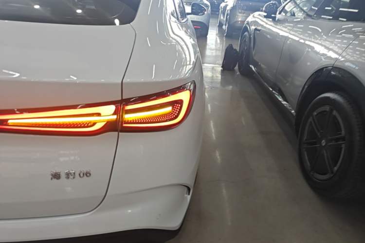 Used BYD Seal 06 New Energy 2024 DM-i 120KM Luxury Model Right Rear Taillight