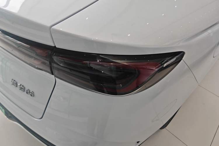 Used BYD Seal 06 New Energy 2024 DM-i 80KM Prestige Model Right Rear Taillight