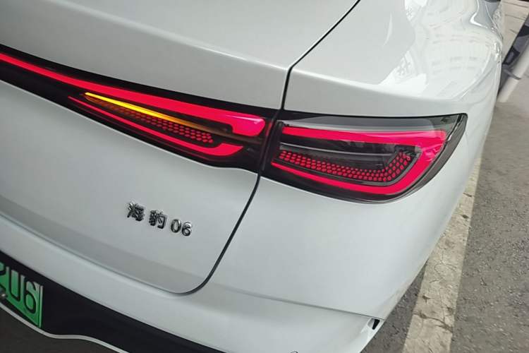Used BYD Seal 06 New Energy 2024 DM-i 80KM Prestige Model Right Rear Taillight