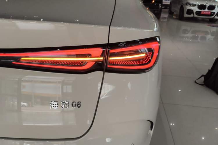 Used BYD Seal 06 New Energy 2024 DM-i 80KM Prestige Model Right Rear Taillight