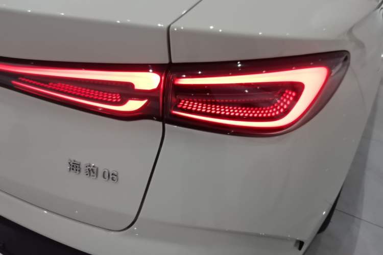 Used BYD Seal 06 New Energy 2024 DM-i 80KM Prestige Model Right Rear Taillight